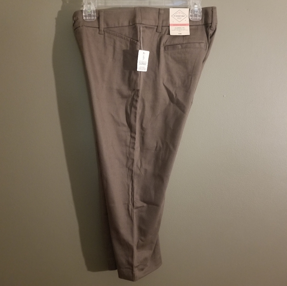 St. John's Bay 4 Secretly Slender Capris NWT